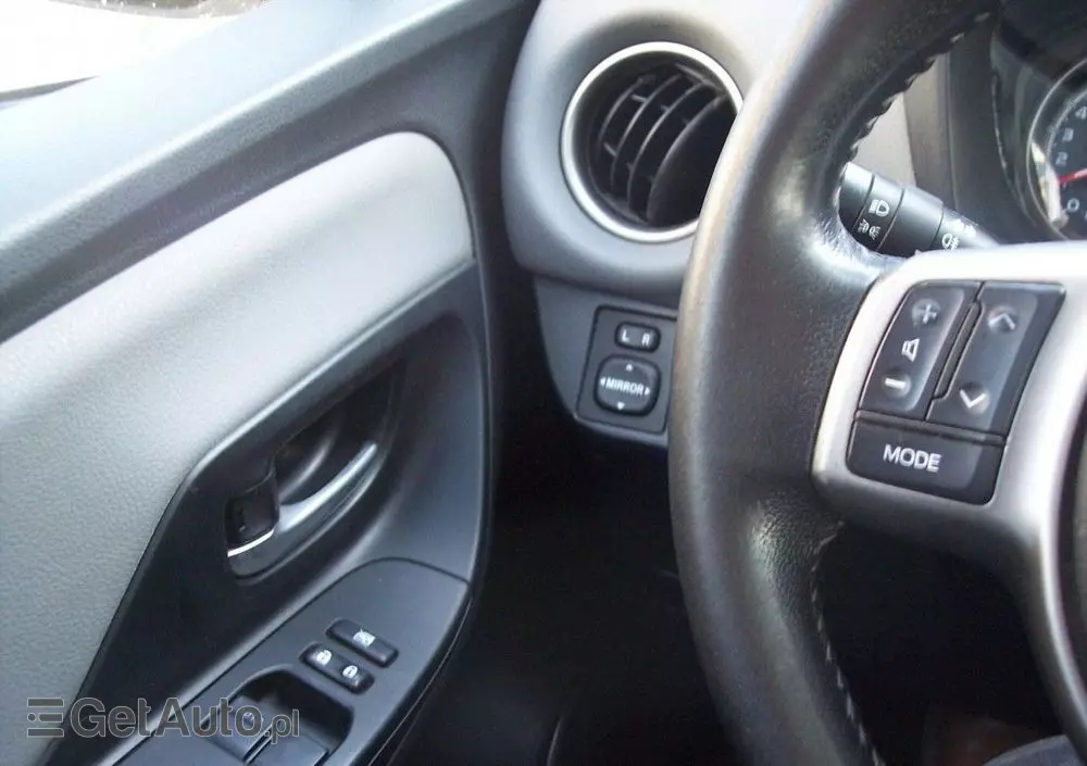 TOYOTA Yaris 1.0 Active