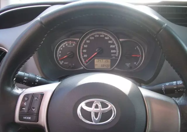 TOYOTA Yaris 1.0 Active