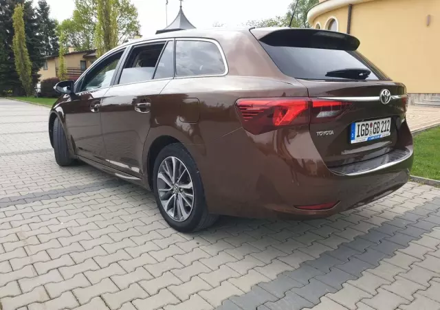 TOYOTA Avensis Touring Sports 2.0 D-4D Business Edition