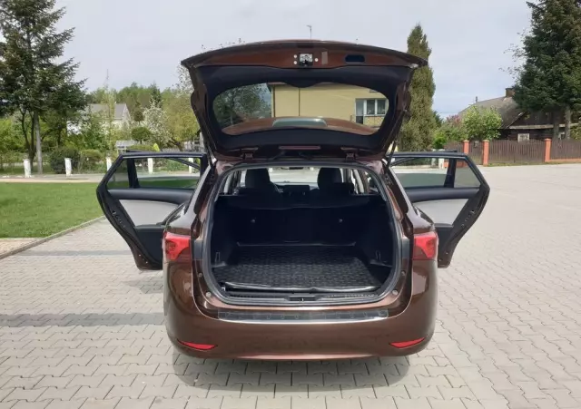 TOYOTA Avensis Touring Sports 2.0 D-4D Business Edition