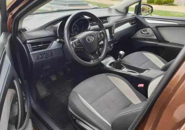 TOYOTA Avensis Touring Sports 2.0 D-4D Business Edition