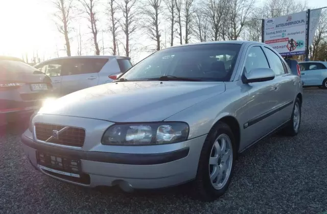VOLVO S60 