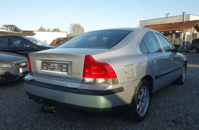VOLVO S60 