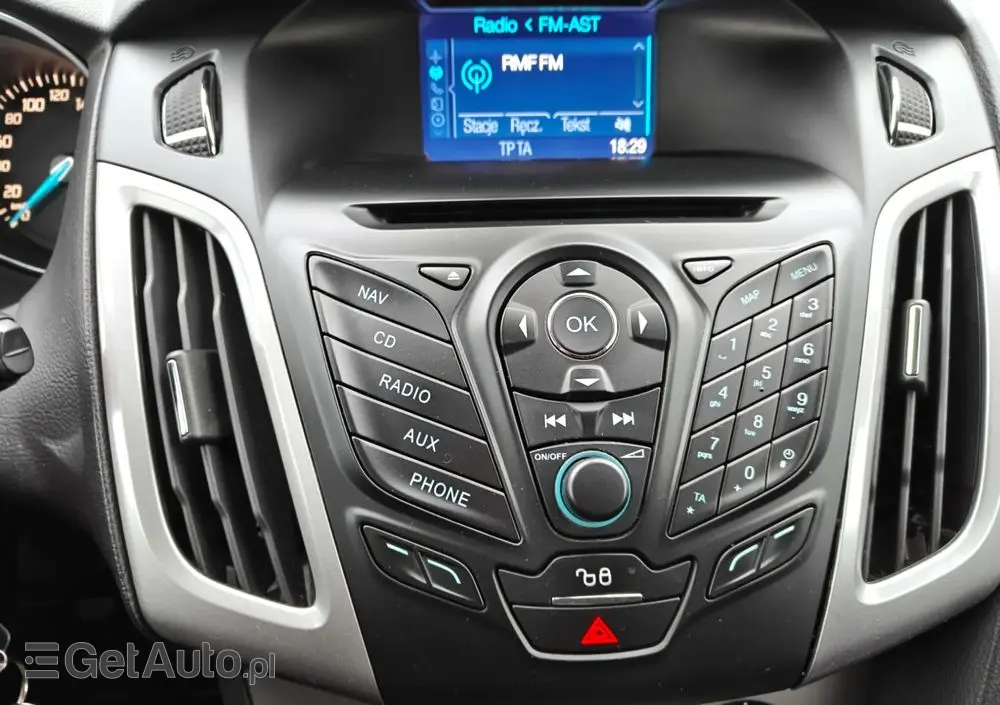 FORD Focus SW Ver-1-0-ecoboost-start--stopp--system-champions-edition