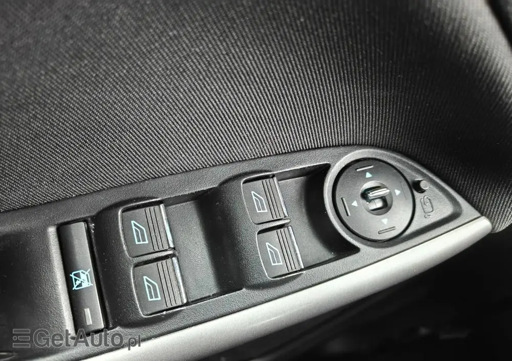 FORD Focus SW Ver-1-0-ecoboost-start--stopp--system-champions-edition