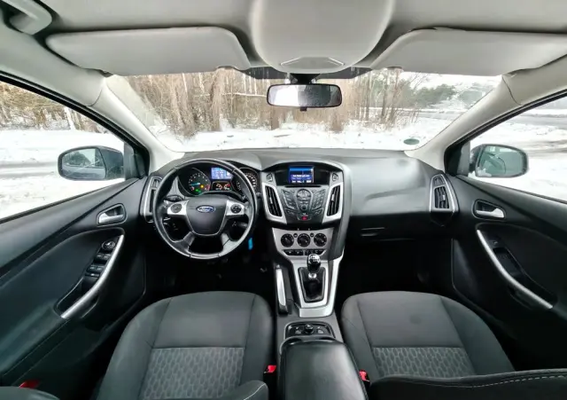 FORD Focus SW Ver-1-0-ecoboost-start--stopp--system-champions-edition