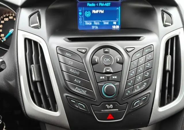 FORD Focus SW Ver-1-0-ecoboost-start--stopp--system-champions-edition