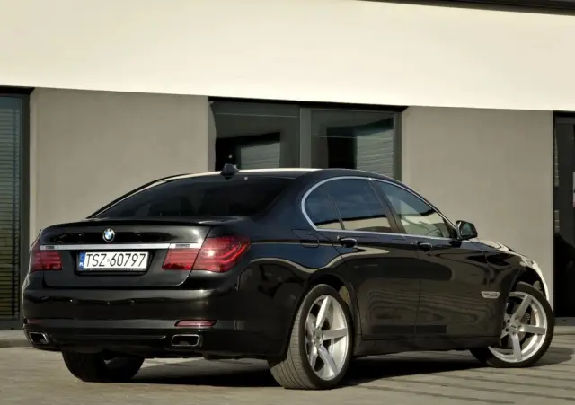 BMW Seria 7 740d