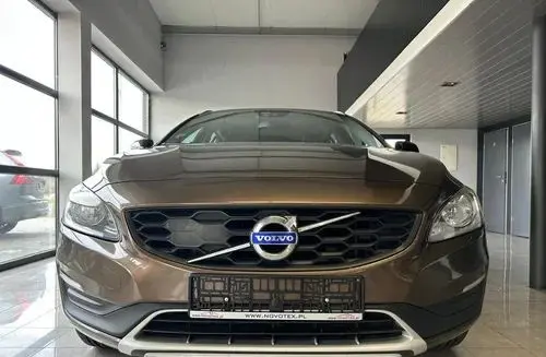 VOLVO V60 Cross Country 
