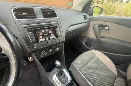 VOLKSWAGEN Polo Cross 