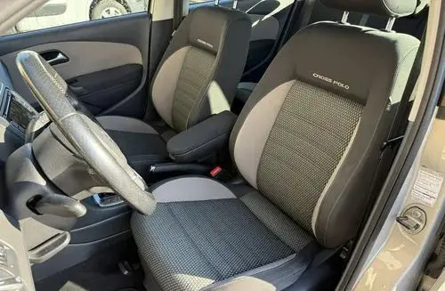 VOLKSWAGEN Polo Cross 