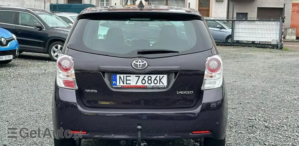 TOYOTA Verso 