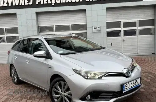 TOYOTA Auris 