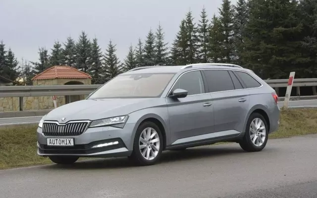 SKODA Superb 