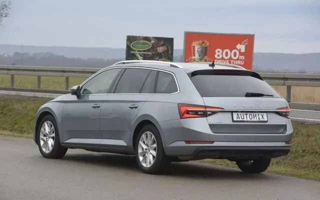 SKODA Superb 