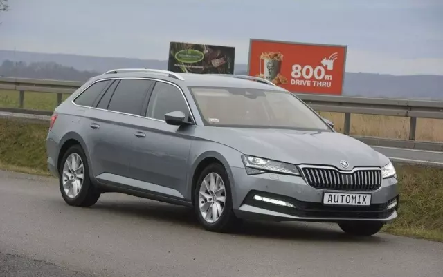 SKODA Superb 