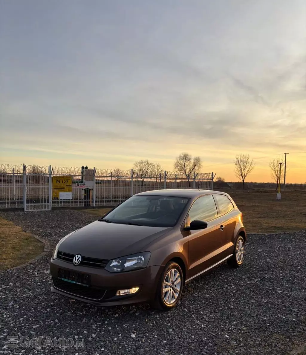 VOLKSWAGEN Polo 