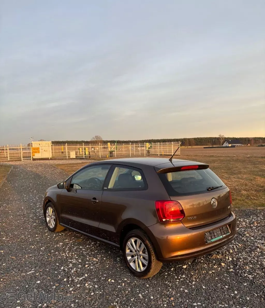 VOLKSWAGEN Polo 
