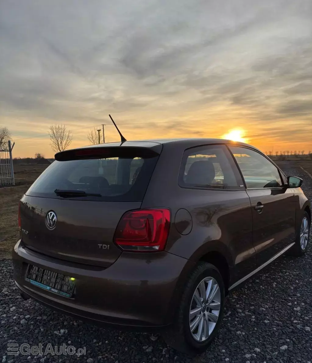 VOLKSWAGEN Polo 