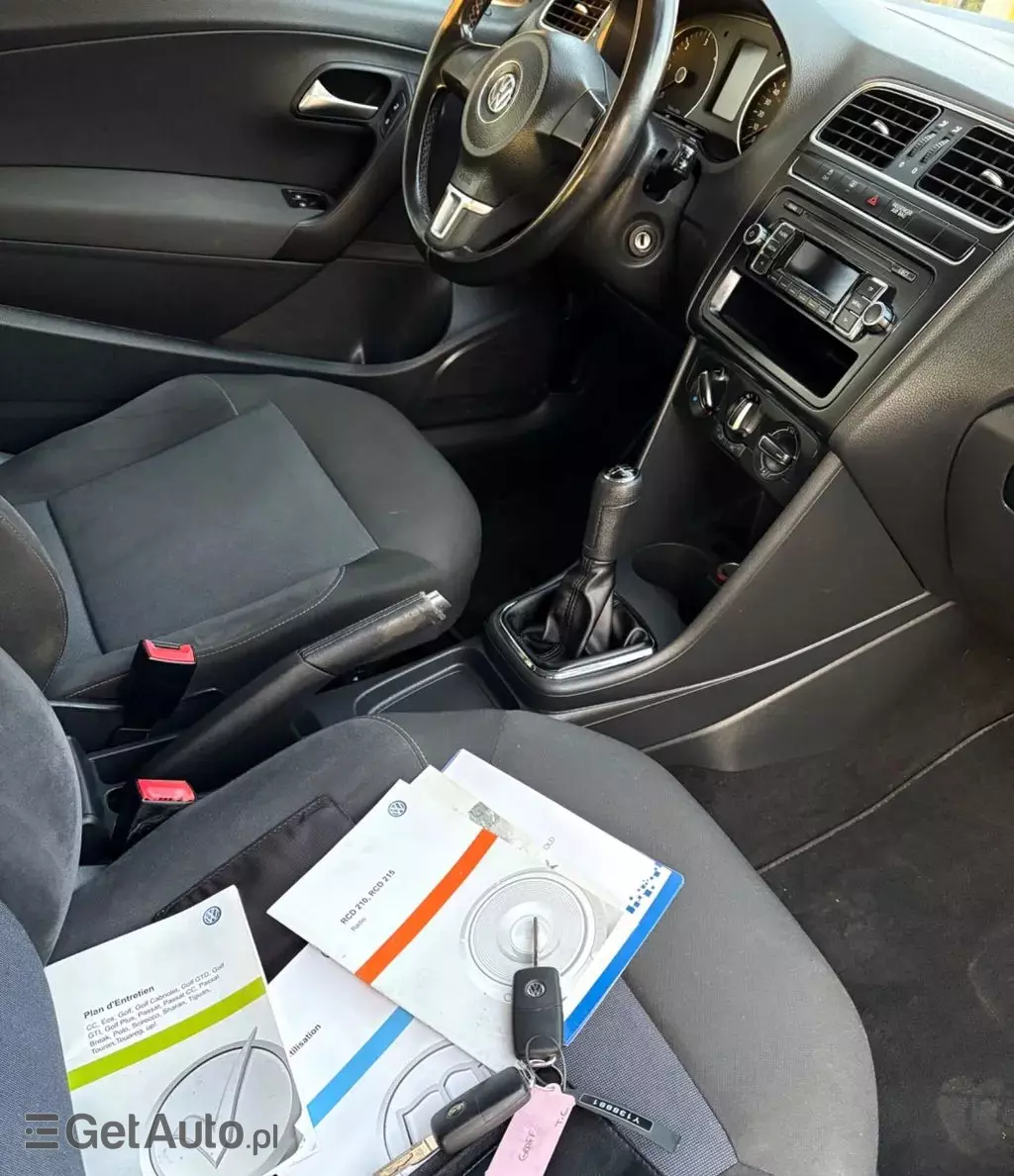VOLKSWAGEN Polo 