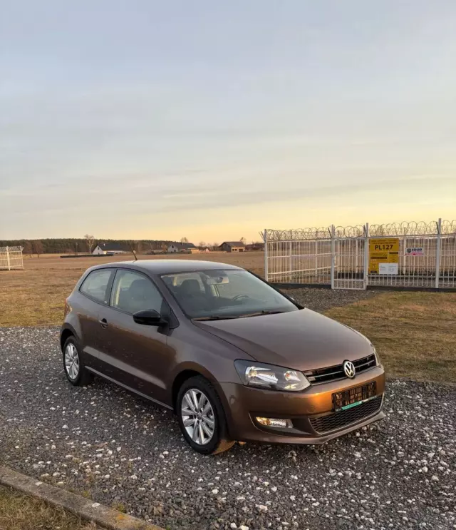 VOLKSWAGEN Polo 