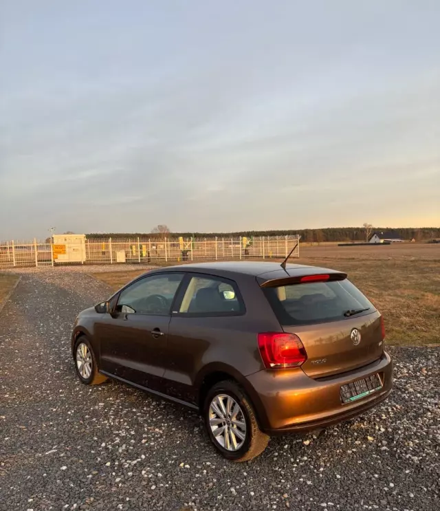 VOLKSWAGEN Polo 