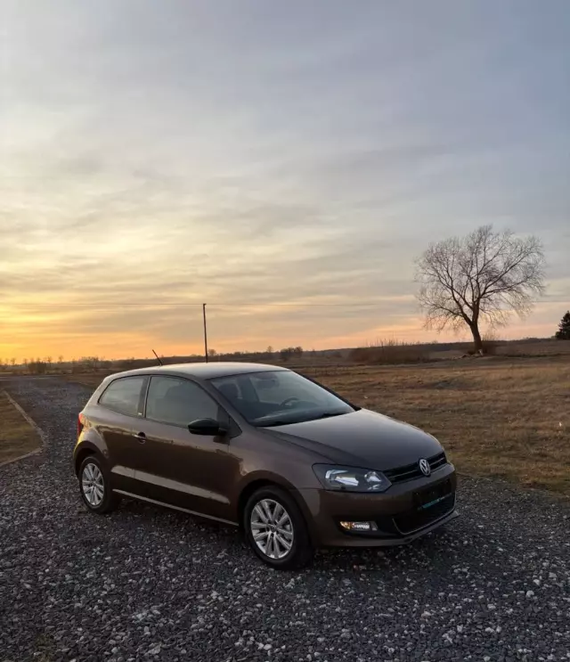 VOLKSWAGEN Polo 