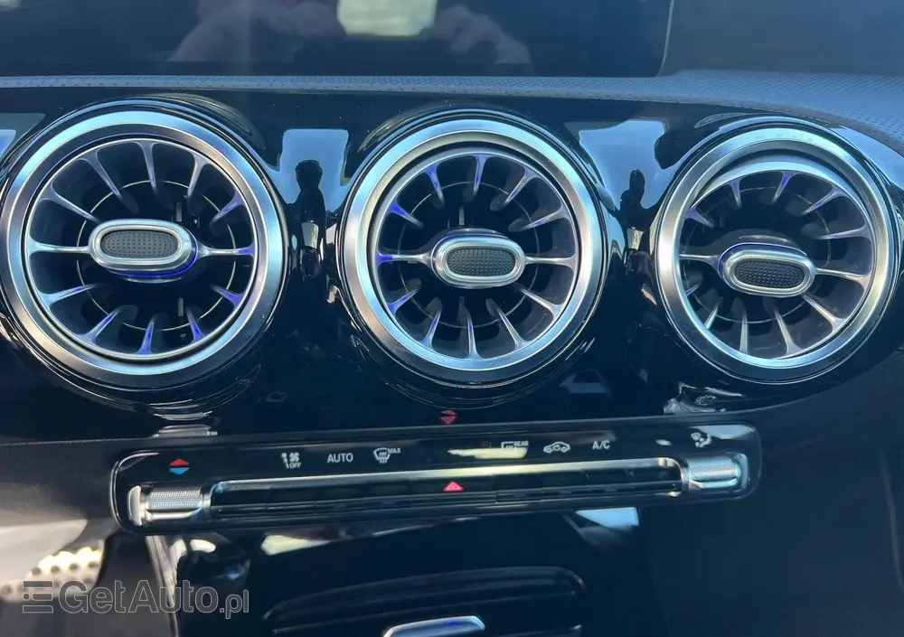 MERCEDES-BENZ Klasa A 200 d 4Matic 8G-DCT AMG Line