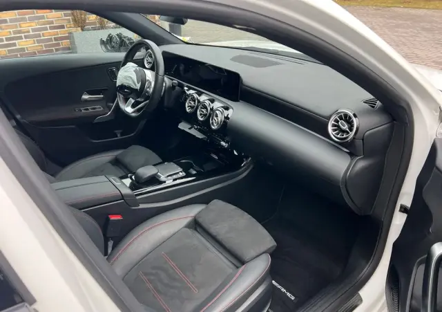 MERCEDES-BENZ Klasa A 200 d 4Matic 8G-DCT AMG Line