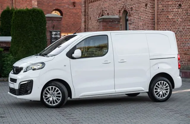 PEUGEOT Expert 2.0 L1 EAT8