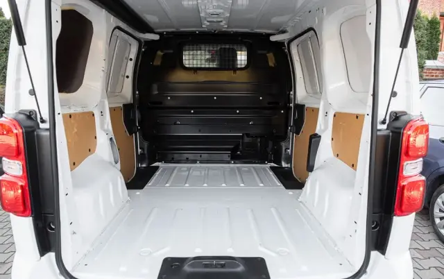 PEUGEOT Expert 2.0 L1 EAT8