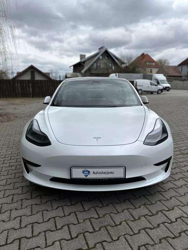 TESLA 3 