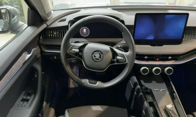 SKODA Superb 2.0 TDI SCR 4x4 L&K DSG