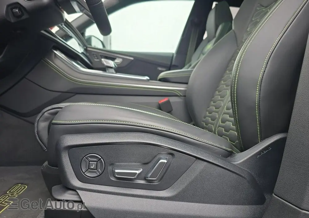 AUDI RS Q8 