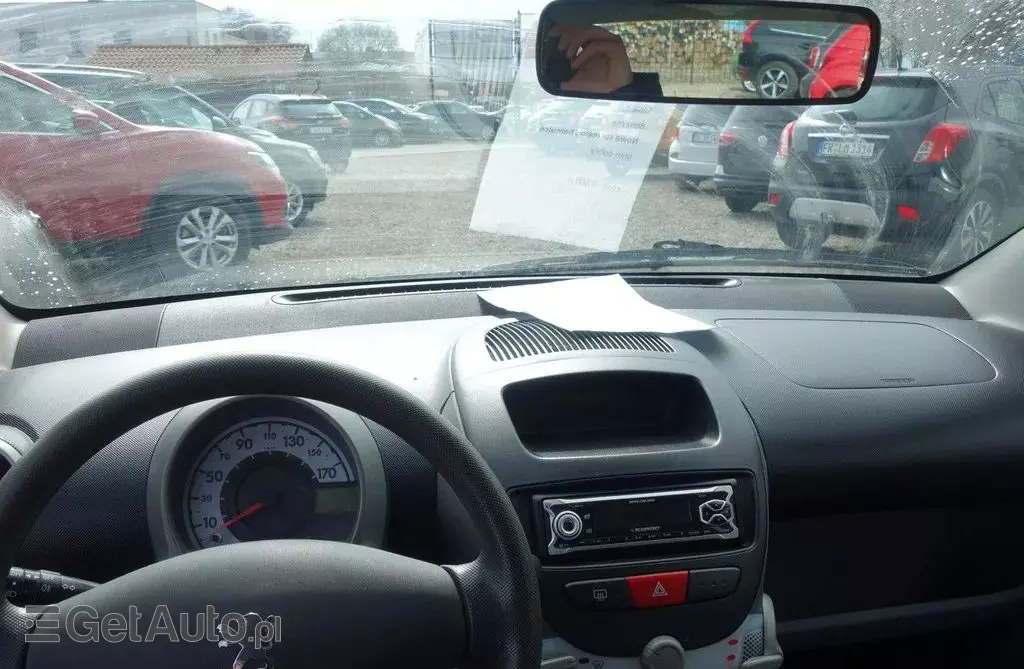 PEUGEOT 107 