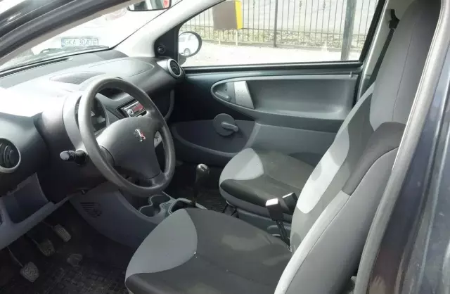 PEUGEOT 107 