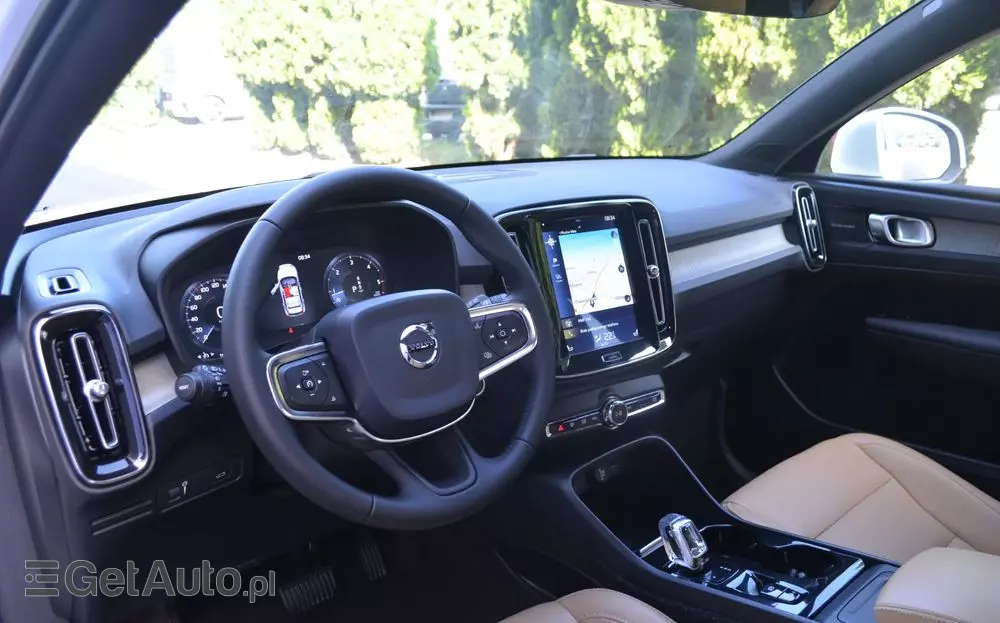 VOLVO XC 40 T3 Momentum Pro