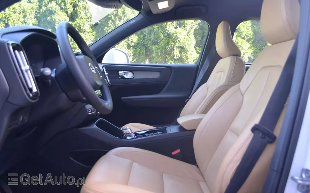 VOLVO XC 40 T3 Momentum Pro