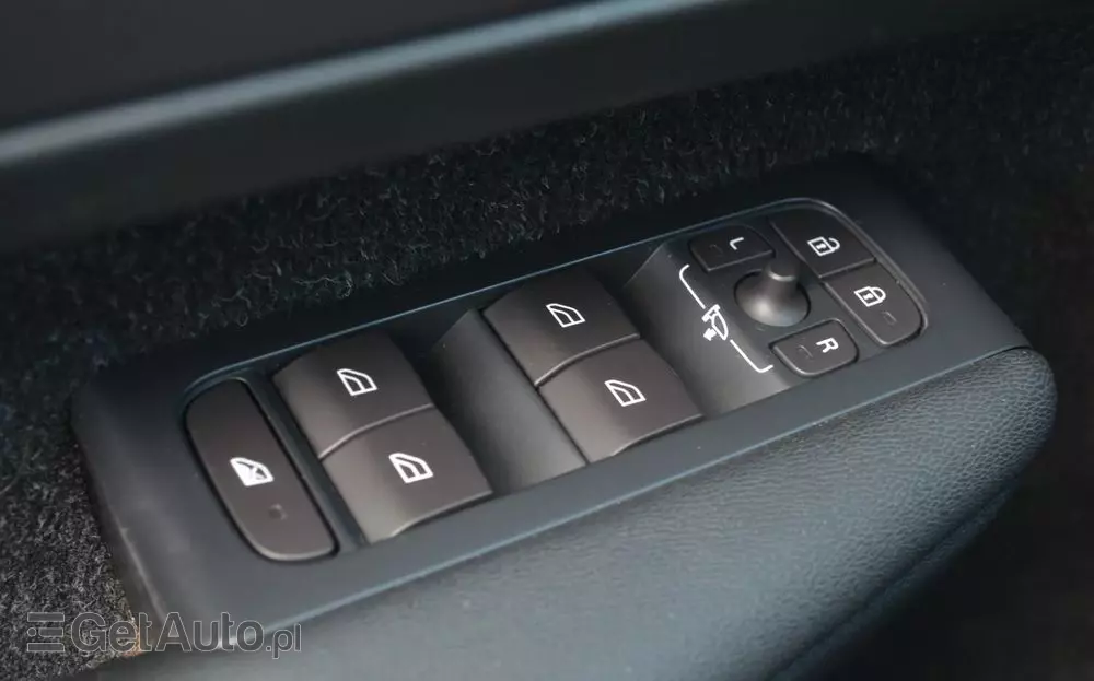 VOLVO XC 40 T3 Momentum Pro