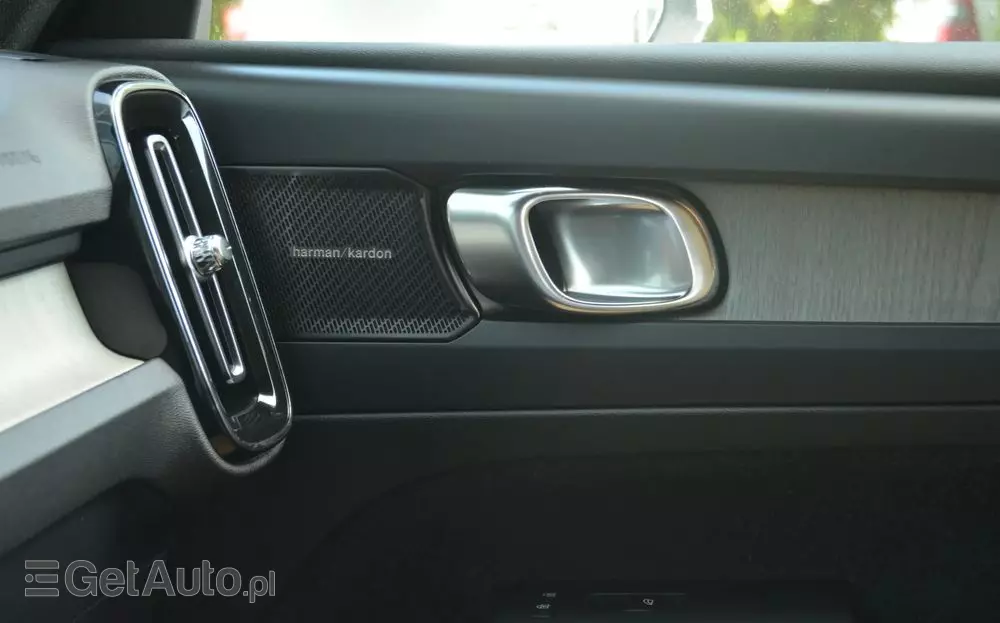 VOLVO XC 40 T3 Momentum Pro