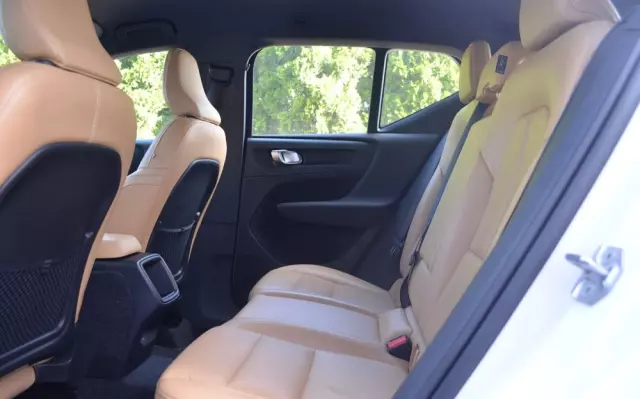 VOLVO XC 40 T3 Momentum Pro