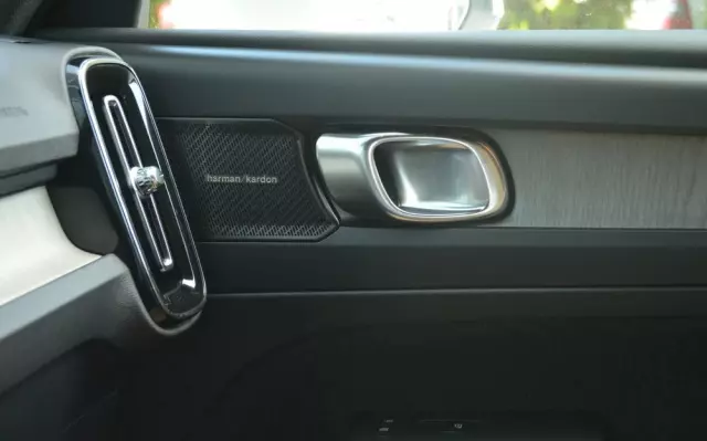 VOLVO XC 40 T3 Momentum Pro