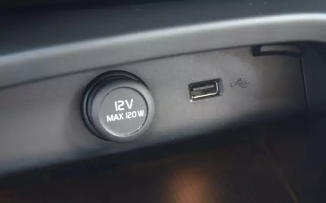 VOLVO XC 40 T3 Momentum Pro