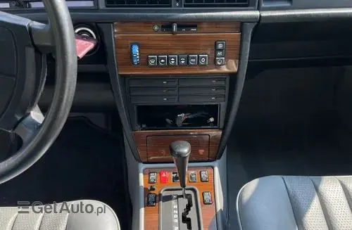 MERCEDES-BENZ 190 