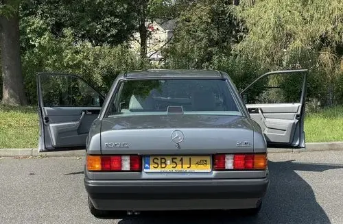 MERCEDES-BENZ 190 