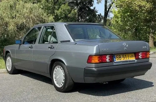 MERCEDES-BENZ 190 