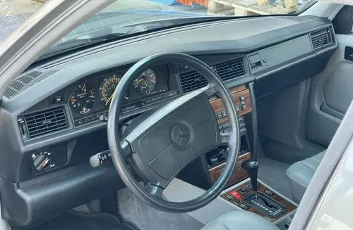 MERCEDES-BENZ 190 