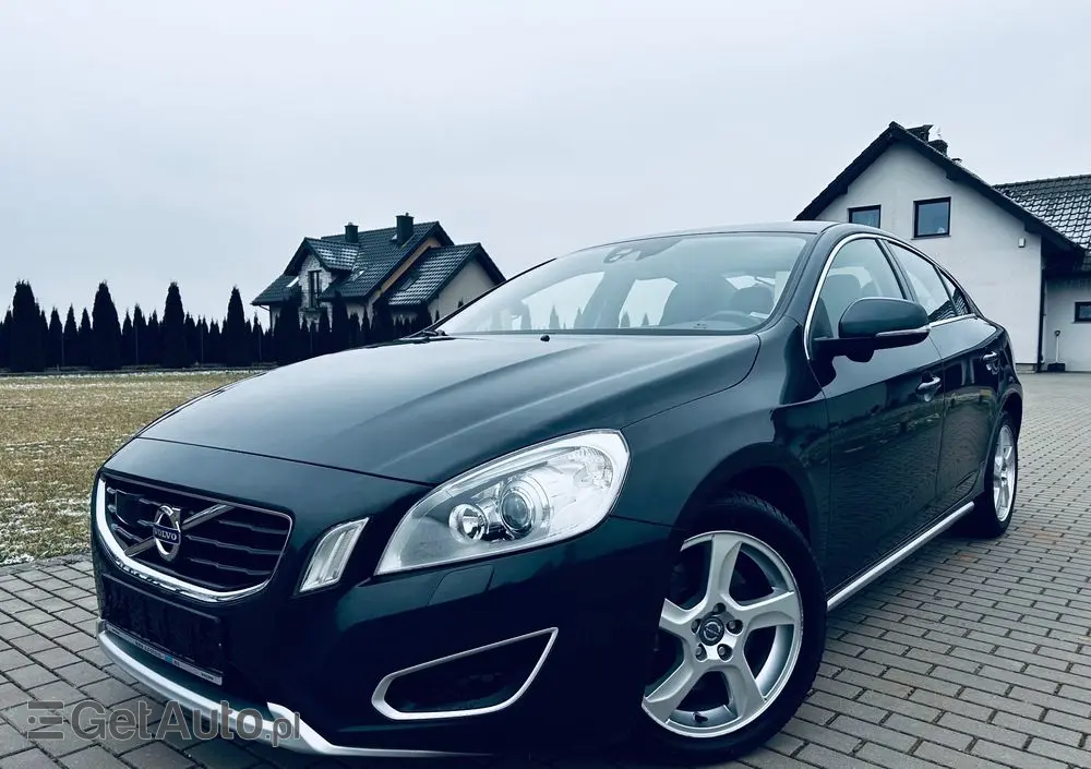 VOLVO S60 2.0T Momentum