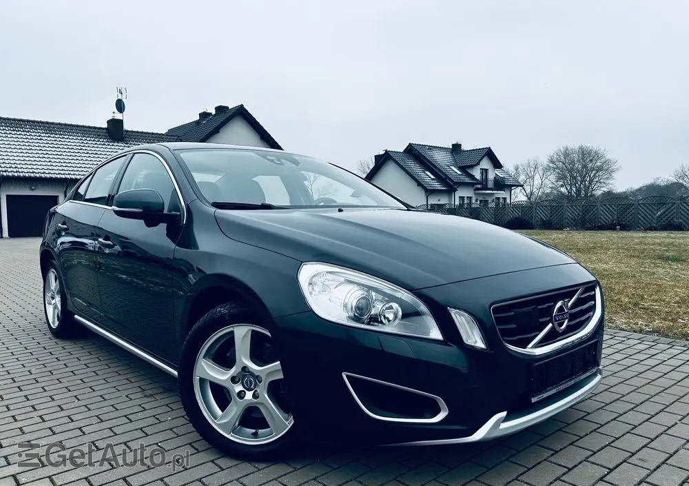 VOLVO S60 2.0T Momentum