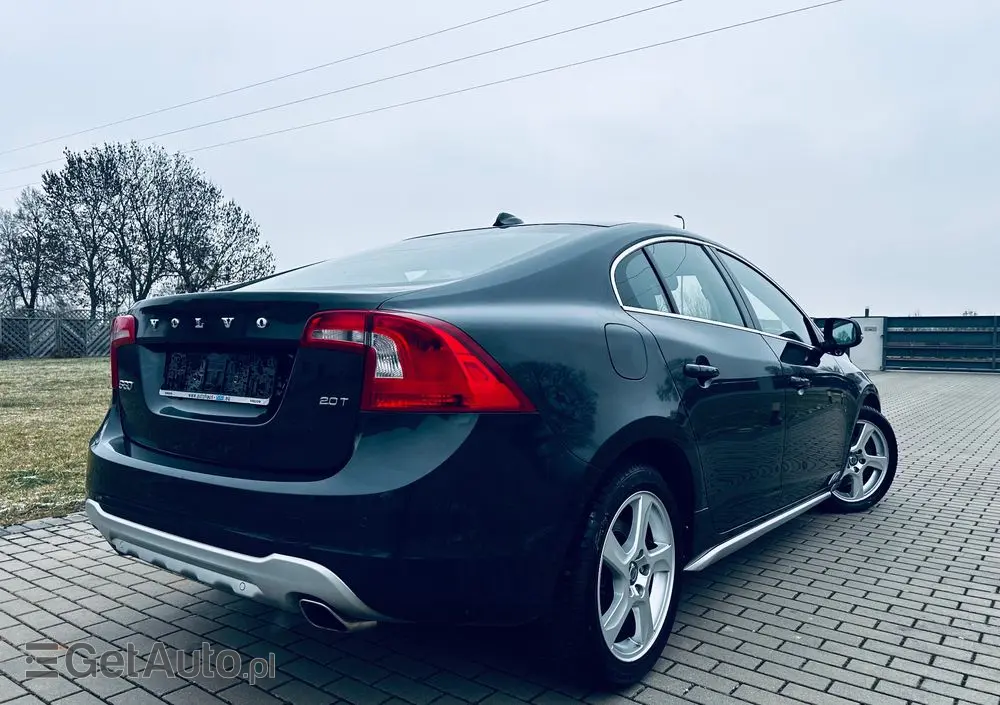 VOLVO S60 2.0T Momentum